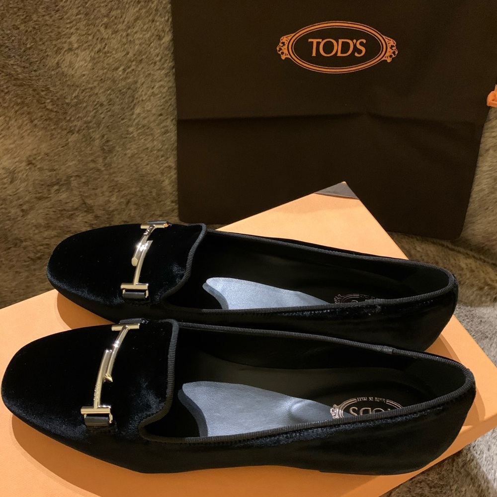 Tod's Luxurious Black Velvet Loafers